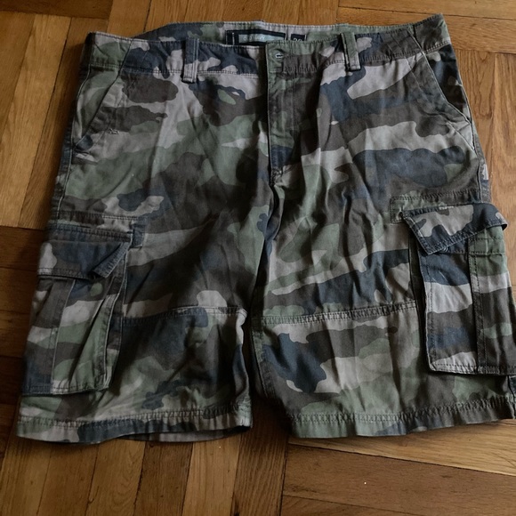 Camouflage cargo shorts - Picture 5 of 6